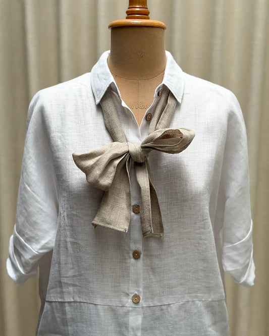 En smal linnebeige scarfs