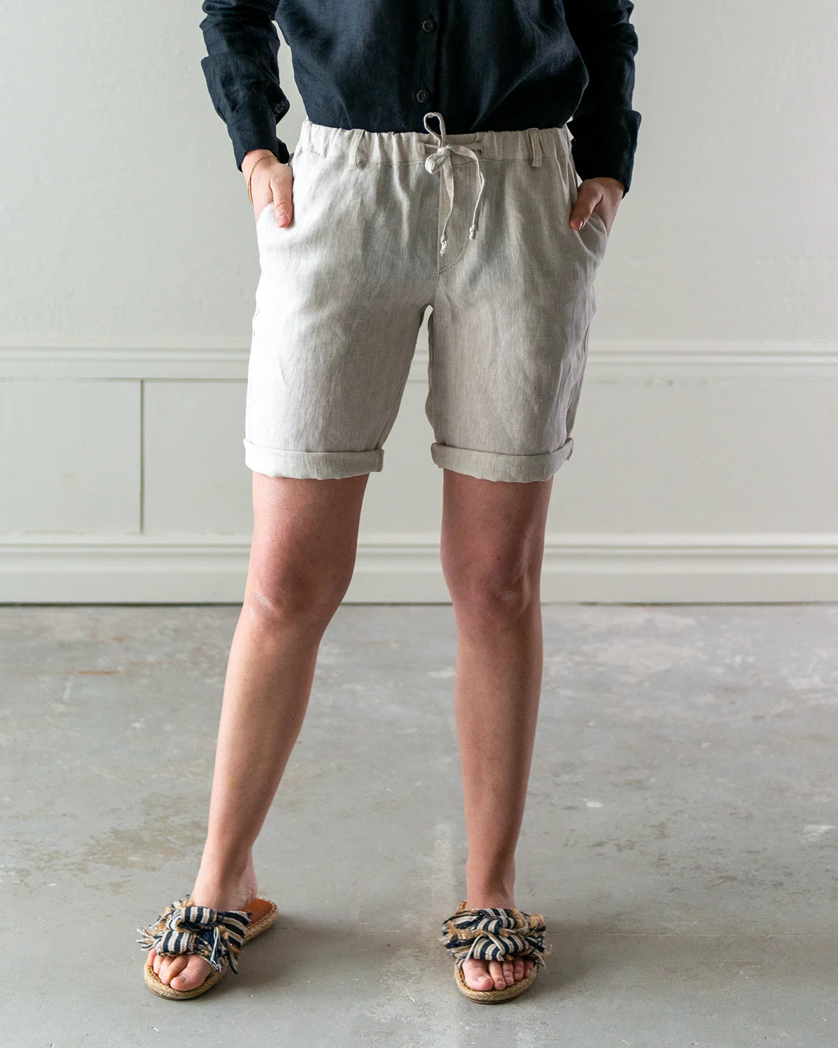 Uppvikta linneshorts