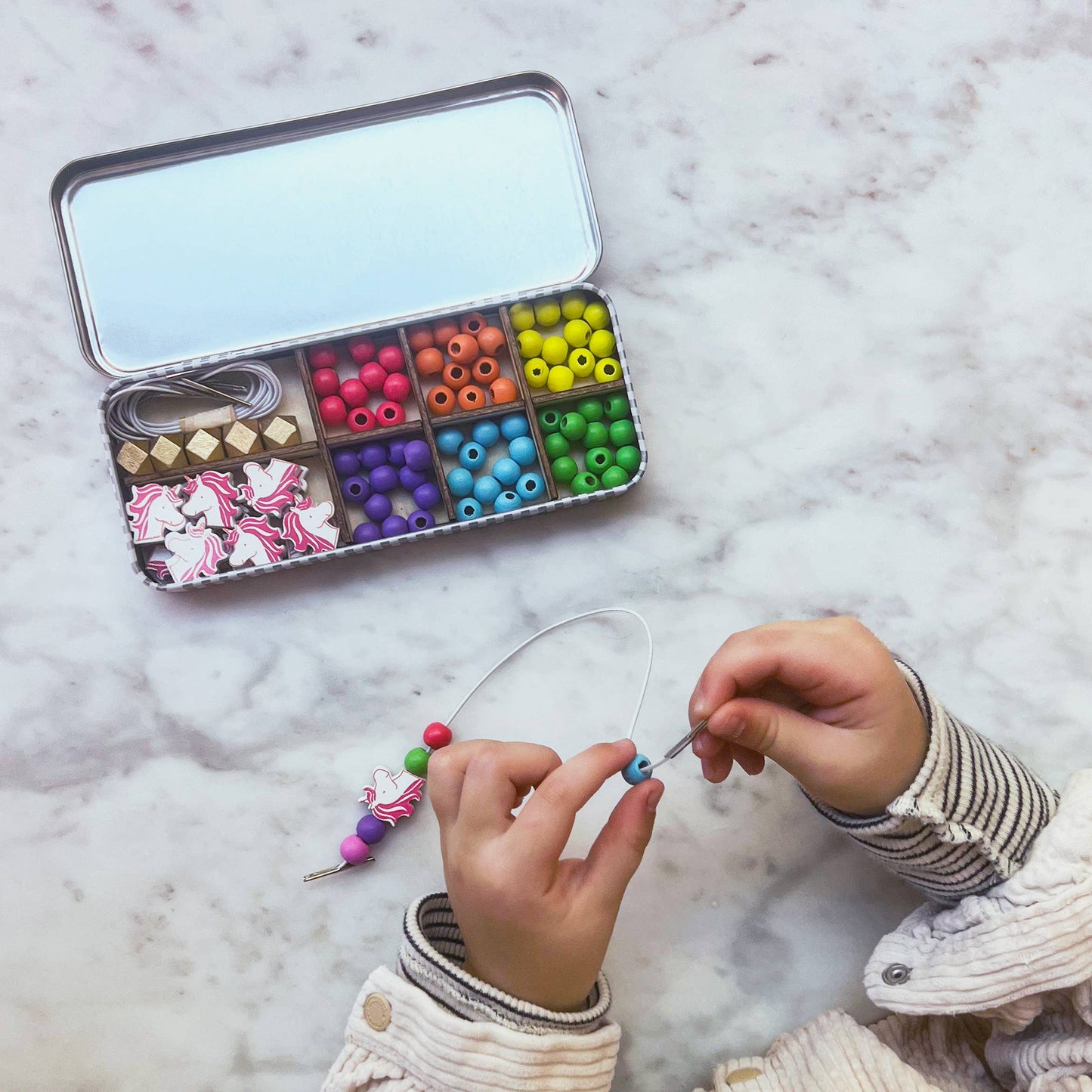 Pärlsats: Unicorn Armband i plåtask