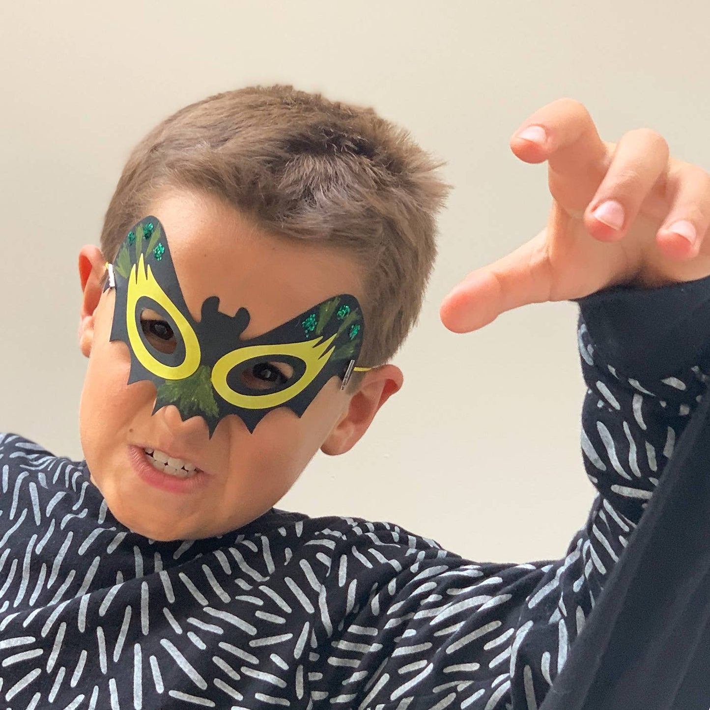 En ansiktsmask i papper 