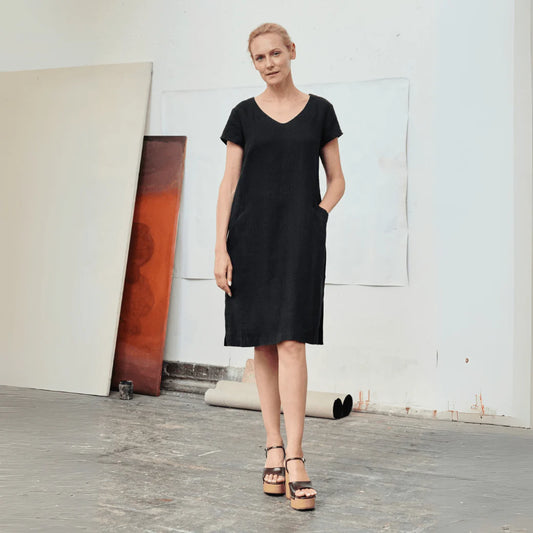 Klänning i linne, kortärmad med fickor (Black)