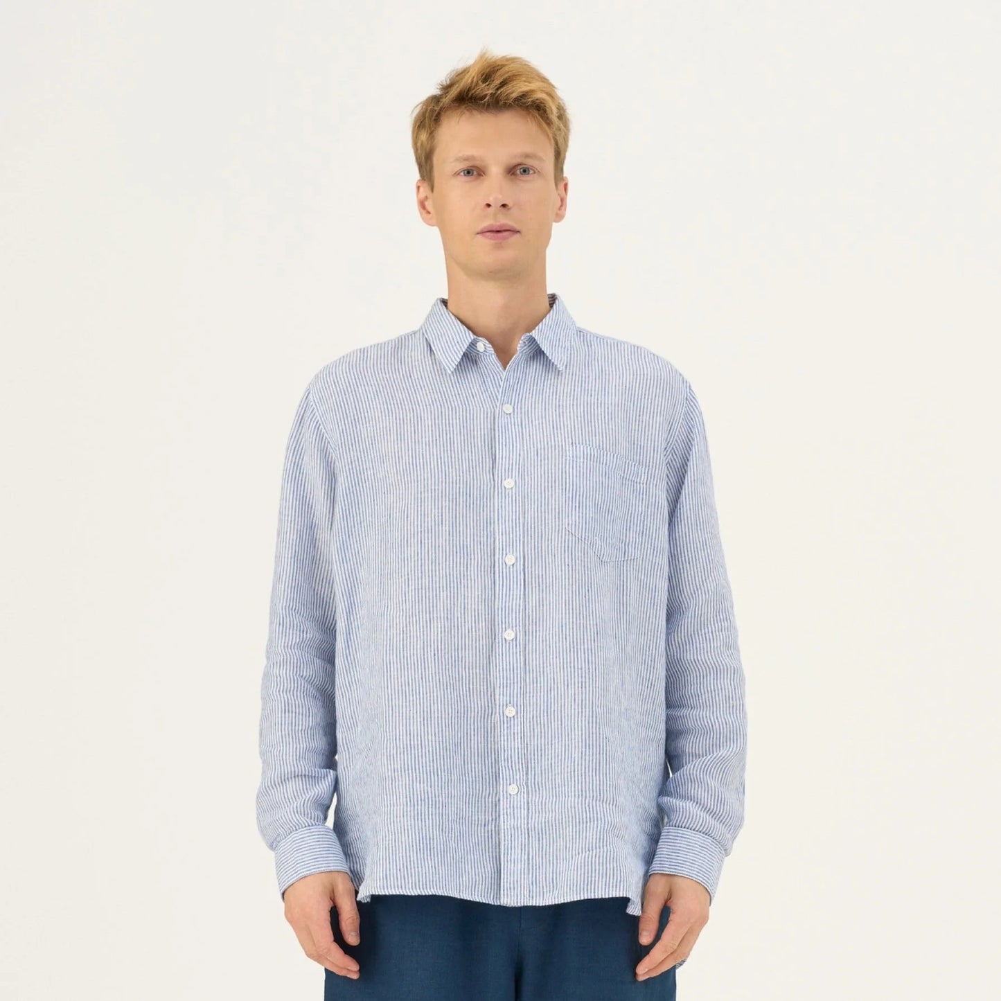 Linneskjorta, unisex (Blue Whte Stripes)