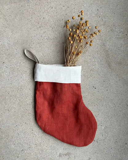 En liten julröd julstrumpa 