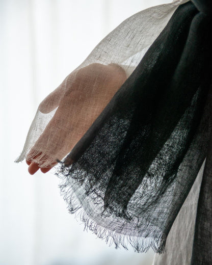 Handvävd linnesjal (Granite Black) | Variously