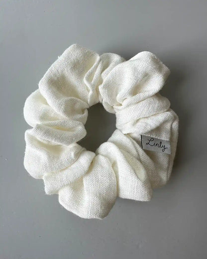 En benvit scrunchie 